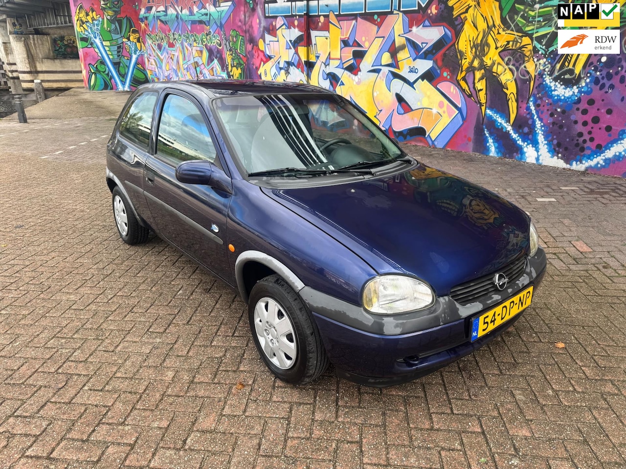 Opel Corsa - 1.2i-16V automaat airco let op 69000 km nap. blanke lak niet super mooi - AutoWereld.nl
