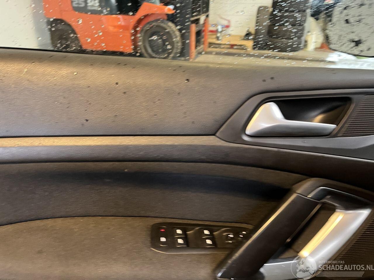 Peugeot 308 - 1.6 BlueHDi Blue Lease Executive 1.6 BlueHDI Blue Lease Executive