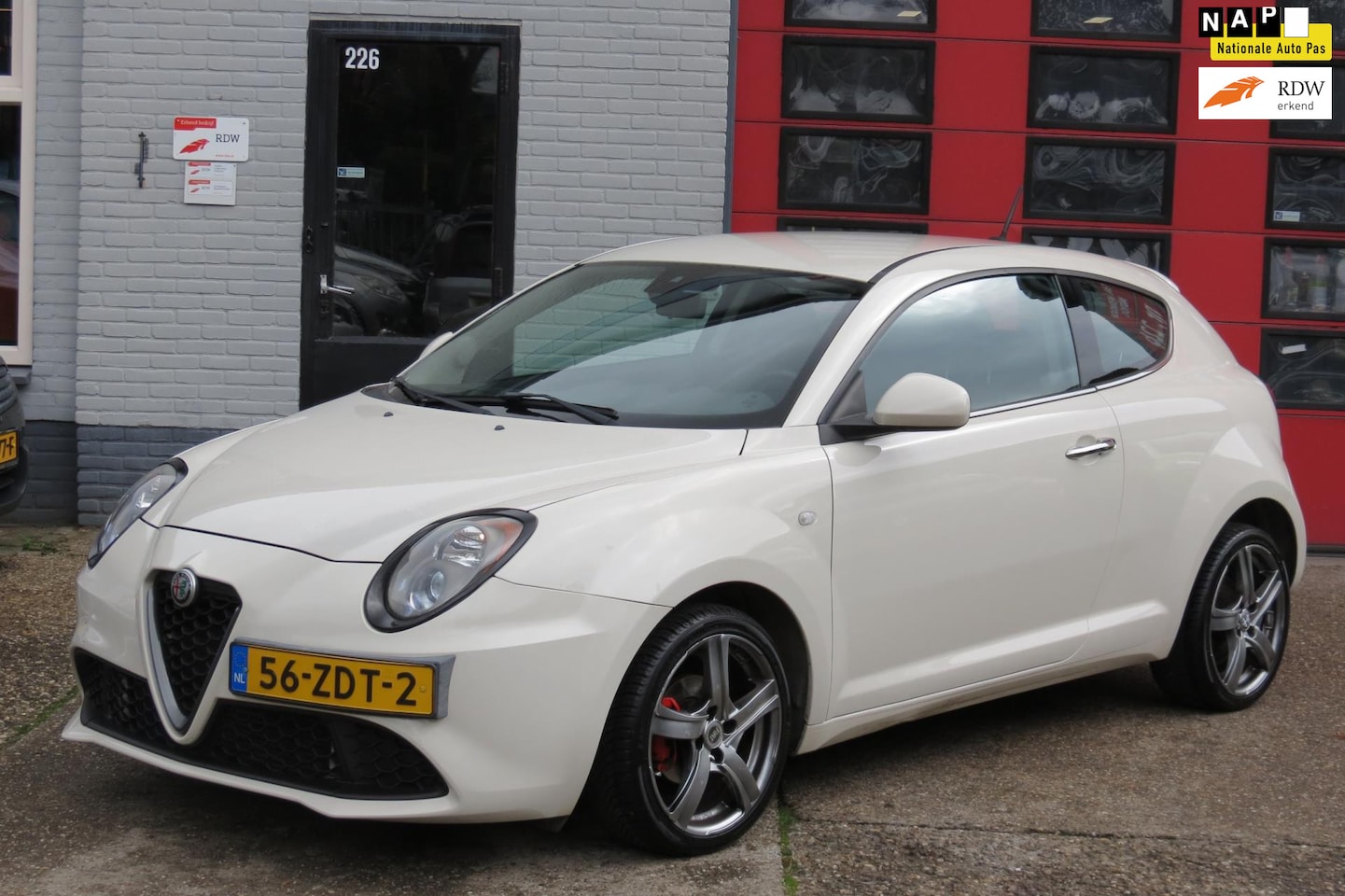 Alfa Romeo MiTo - 0.9 TwinAir Distinctive 0.9 TwinAir Distinctive , LEDER, NAVI , CLIMA - AutoWereld.nl