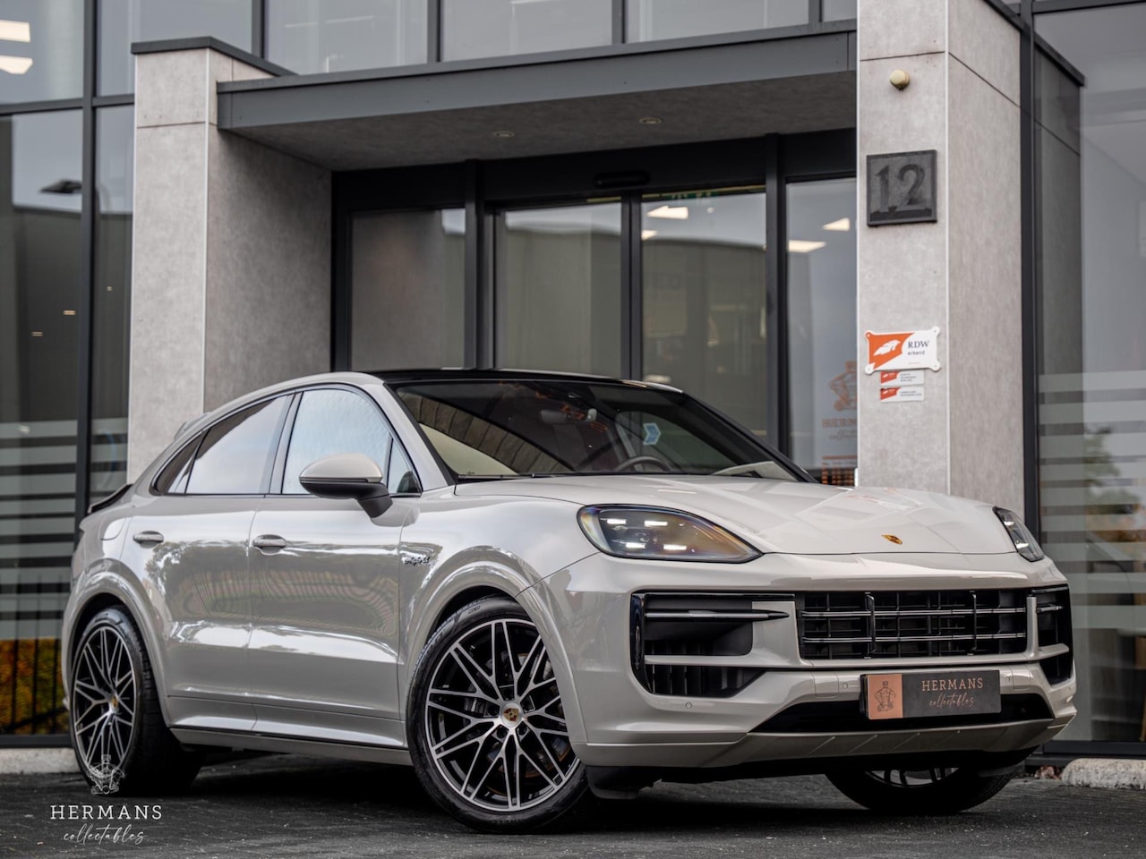 Porsche Cayenne - 3.0 E-Hybrid / BOSE / Sport-Design / Sport-Chrono / Tow-Bar - AutoWereld.nl