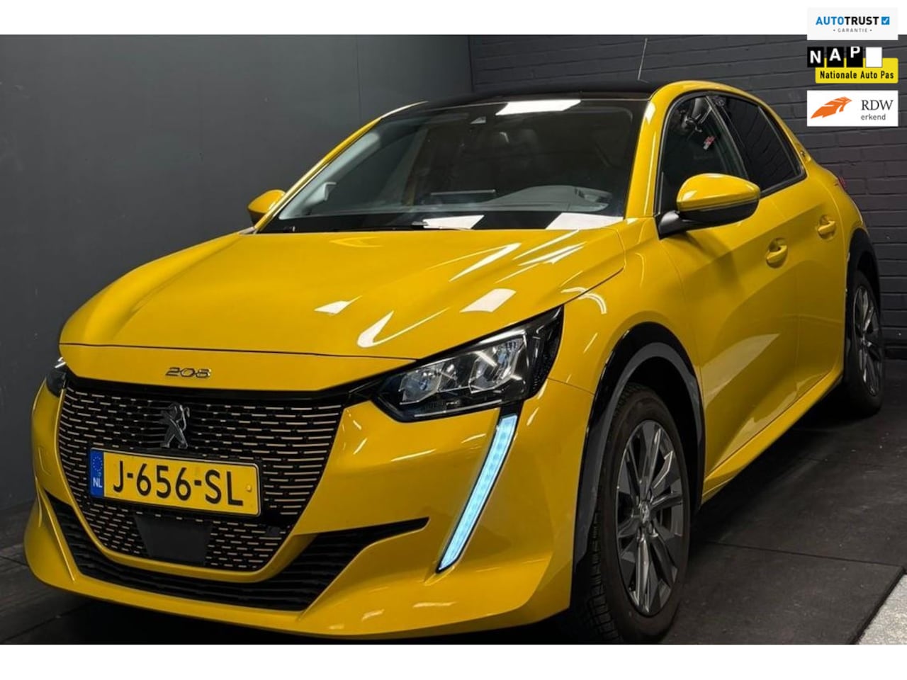 Peugeot e-208 - EV Allure 50 kWh NL BTW LM CARPLAY CAMERA LED 3D TOP STAAT - AutoWereld.nl