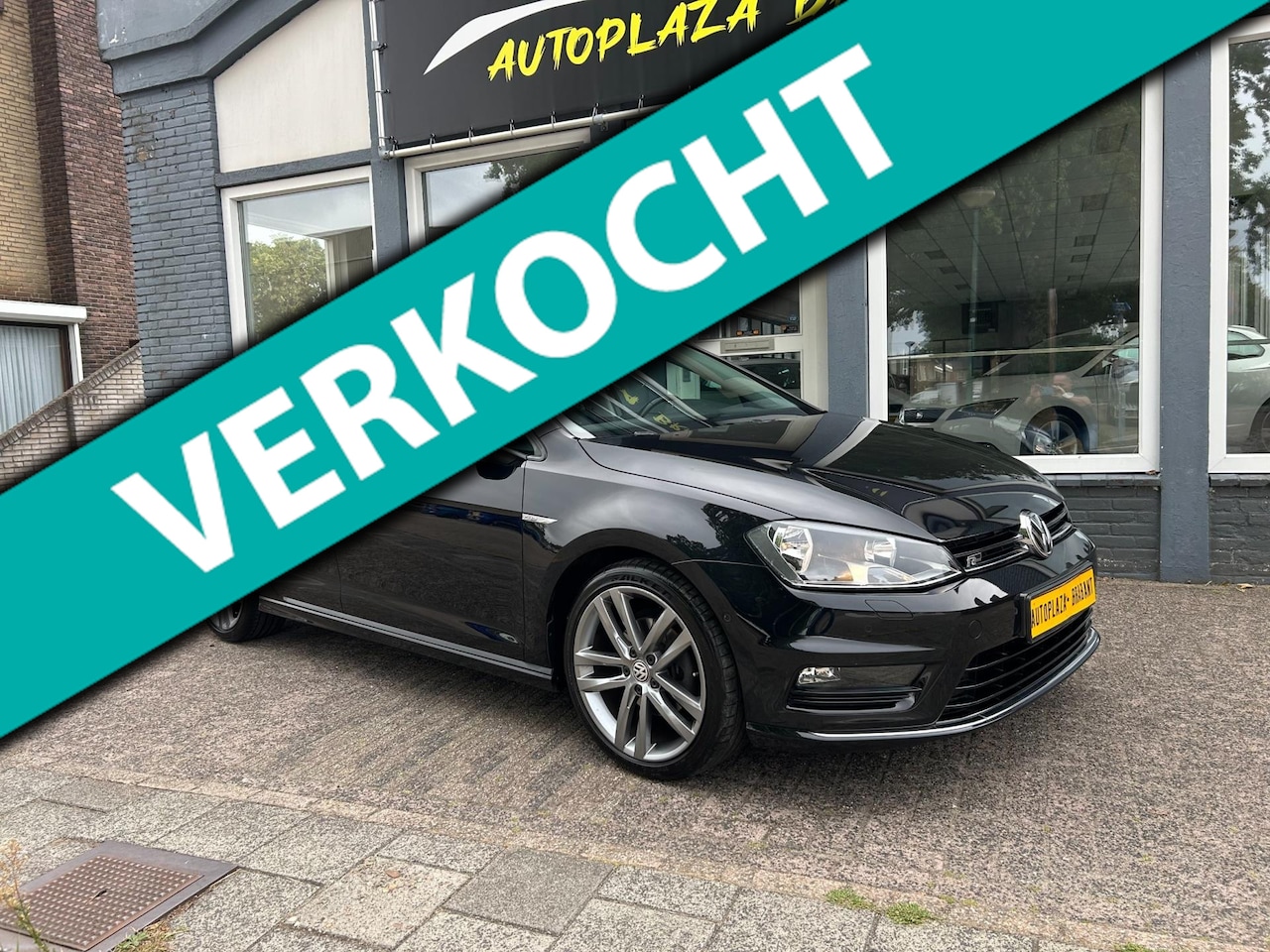 Volkswagen Golf - 1.4 TSI R-LINE / PDC / PARKEERHULP / STOELVERWARMING - AutoWereld.nl