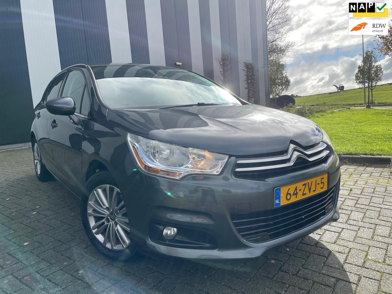 Citroën C4 - 1.6 VTi Ligne Business Nw APK&Beurt-Clima-Navi-PDC-Trekhaak - AutoWereld.nl