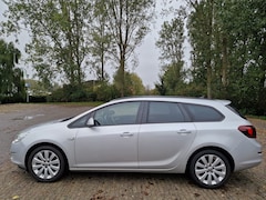 Opel Astra Sports Tourer - 1.4 Turbo Cosmo Opel Astra-J 1.4. Turbo 88kw SP.T. Cosmo BTW AUTO -  navigatie - climat control - parkeers