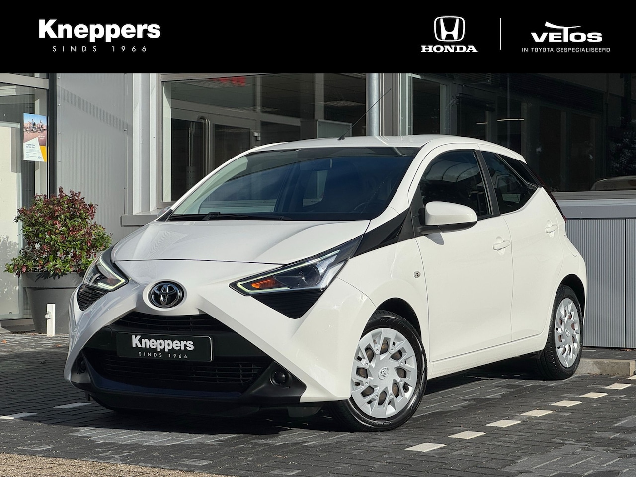 Toyota Aygo - 1.0 VVT-i x-play limited Apple/Android, Airco, Camera , All-in Rijklaarprijs - AutoWereld.nl