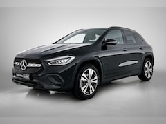 Mercedes-Benz GLA-Klasse - GLA 200 Automaat Luxury Line | Nightpakket | Trekhaak | Sfeerverlichting | Stoelverwarming