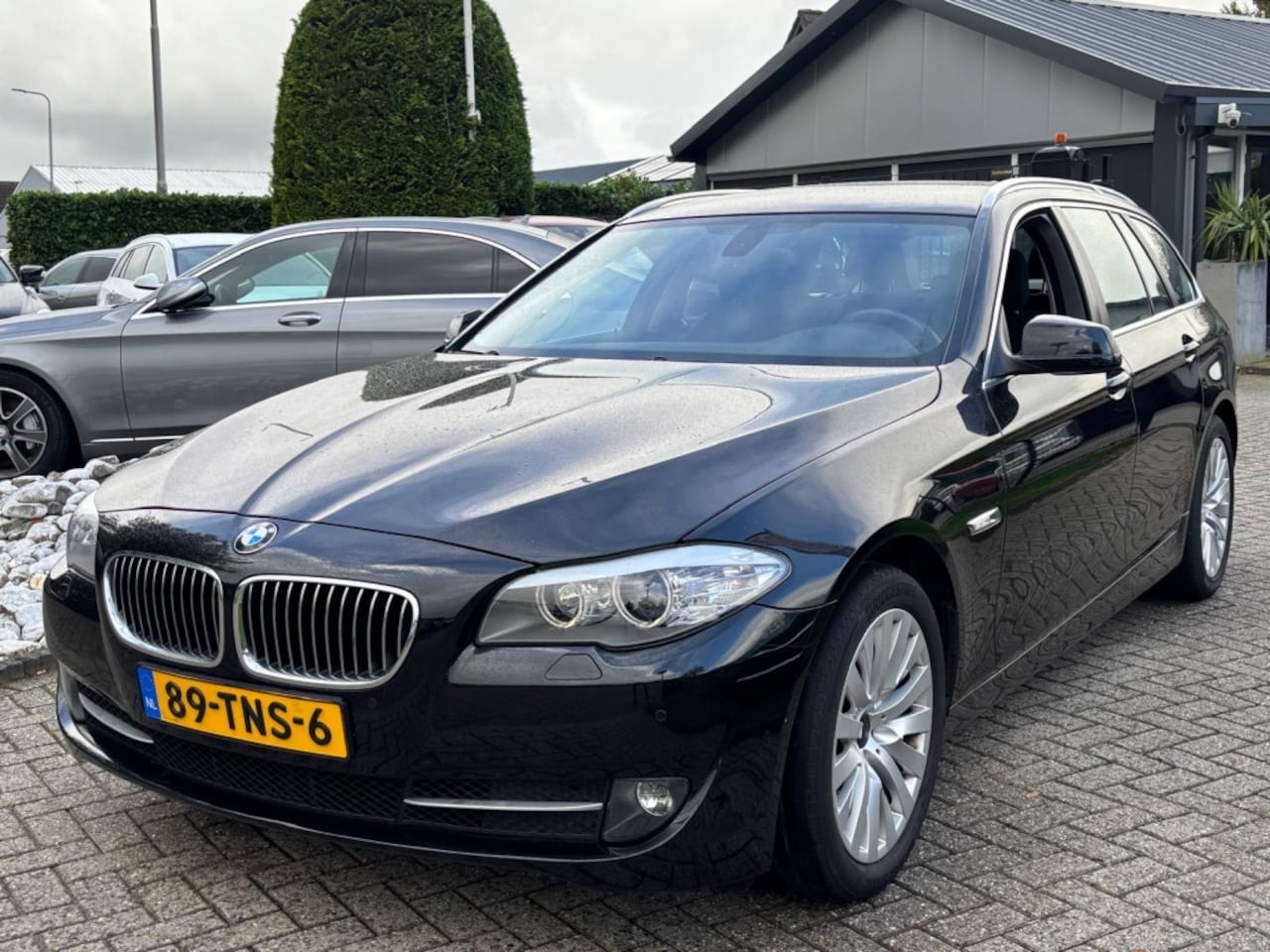 BMW 5-serie Touring - 520i Executive 2012 Zwart - AutoWereld.nl