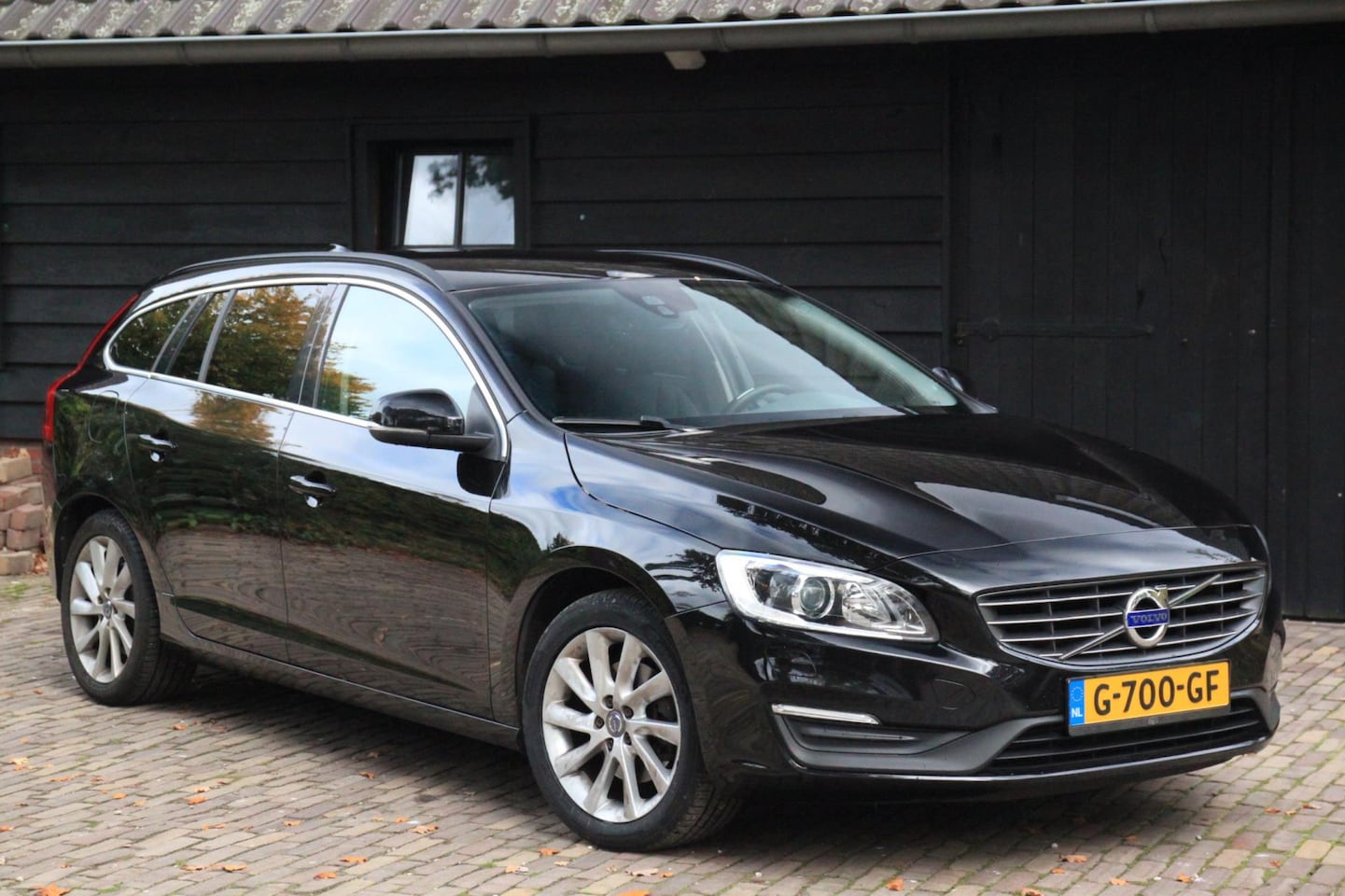 Volvo V60 - 2.0 T3 Momentum Xenon/Navigatie/Parkeersensor/Stoelverwarming - AutoWereld.nl