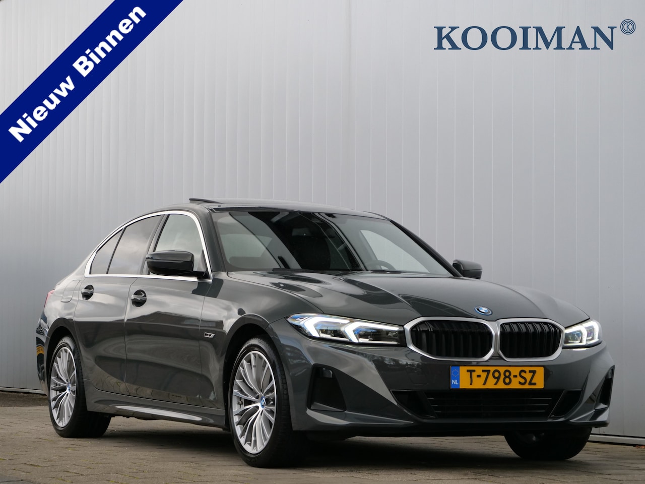 BMW 3-serie - 320e 204 Pk Automaat Leer / Navi / Schuifdak / Camera / Head-up - AutoWereld.nl