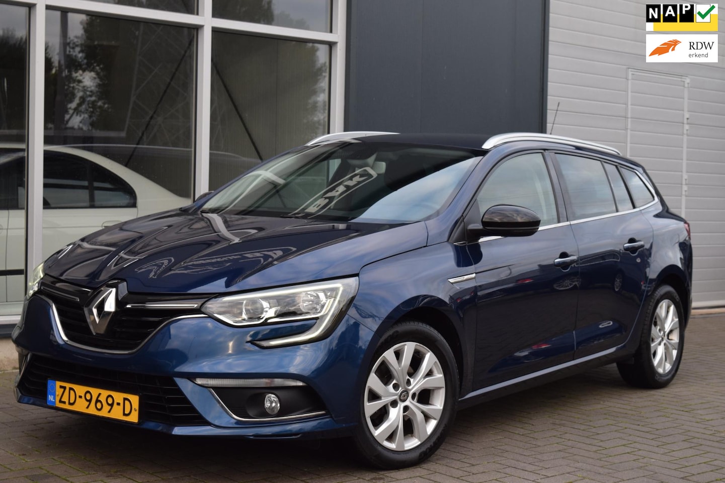 Renault Mégane Estate - 1.3 TCe Limited | Navi | Clima | Cruise | NAP + APK 9-2027 ! - AutoWereld.nl