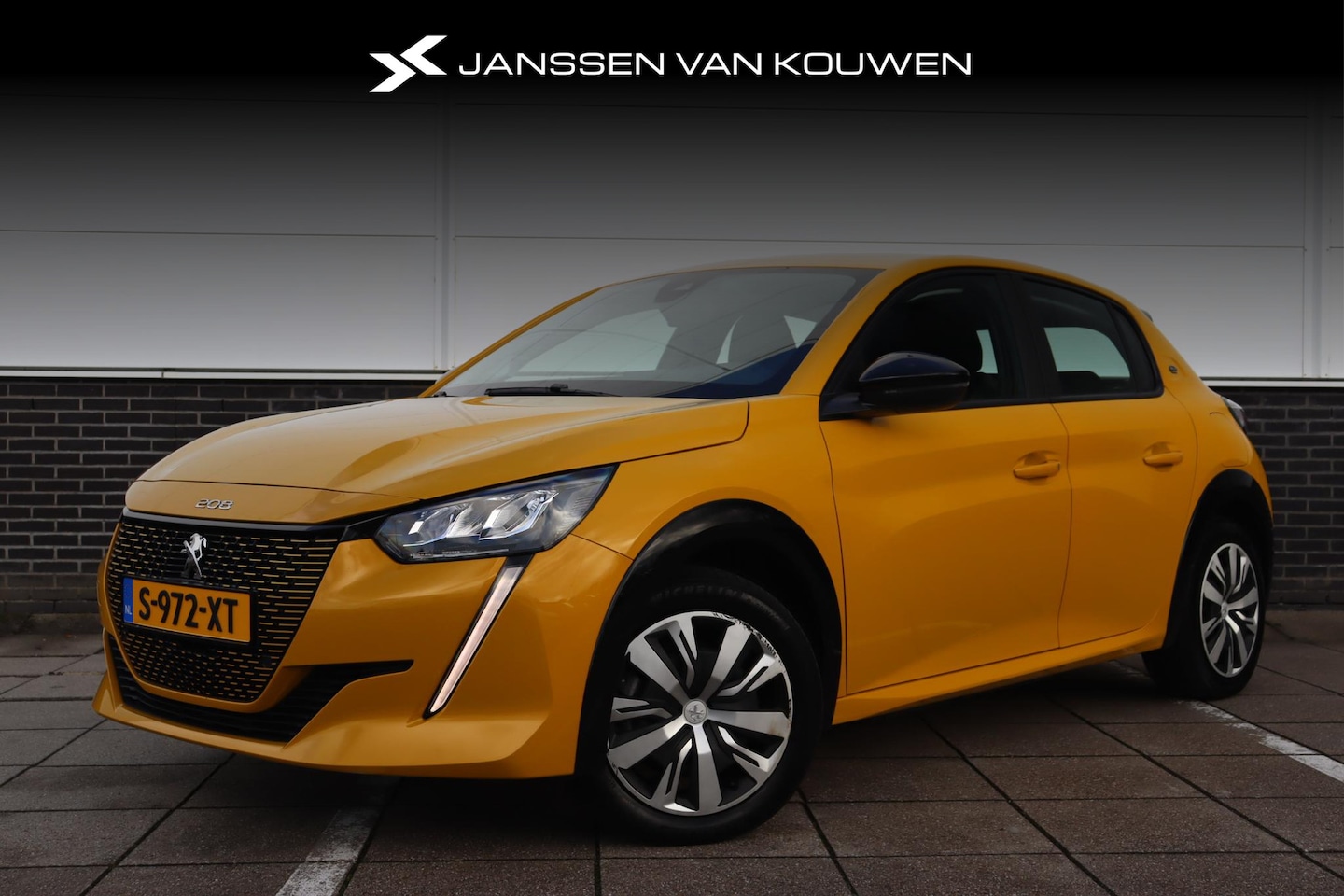 Peugeot e-208 - EV Active Pack 50 kWh Navi Airco Apple Carplay Parkeersensoren - AutoWereld.nl