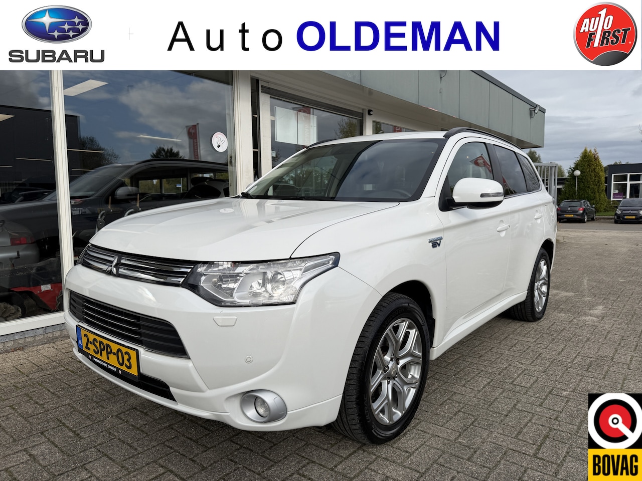 Mitsubishi Outlander - 2.0 PHEV Instyle+ Leder,Navi,Trekhaak - AutoWereld.nl