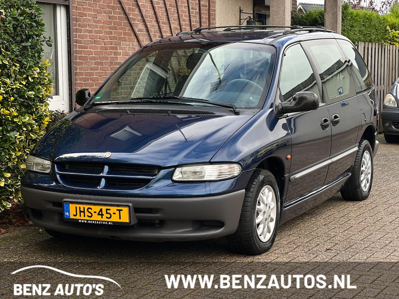 Chrysler Voyager - 2.4i SE Invalide mindervalide rolstoel auto - AutoWereld.nl
