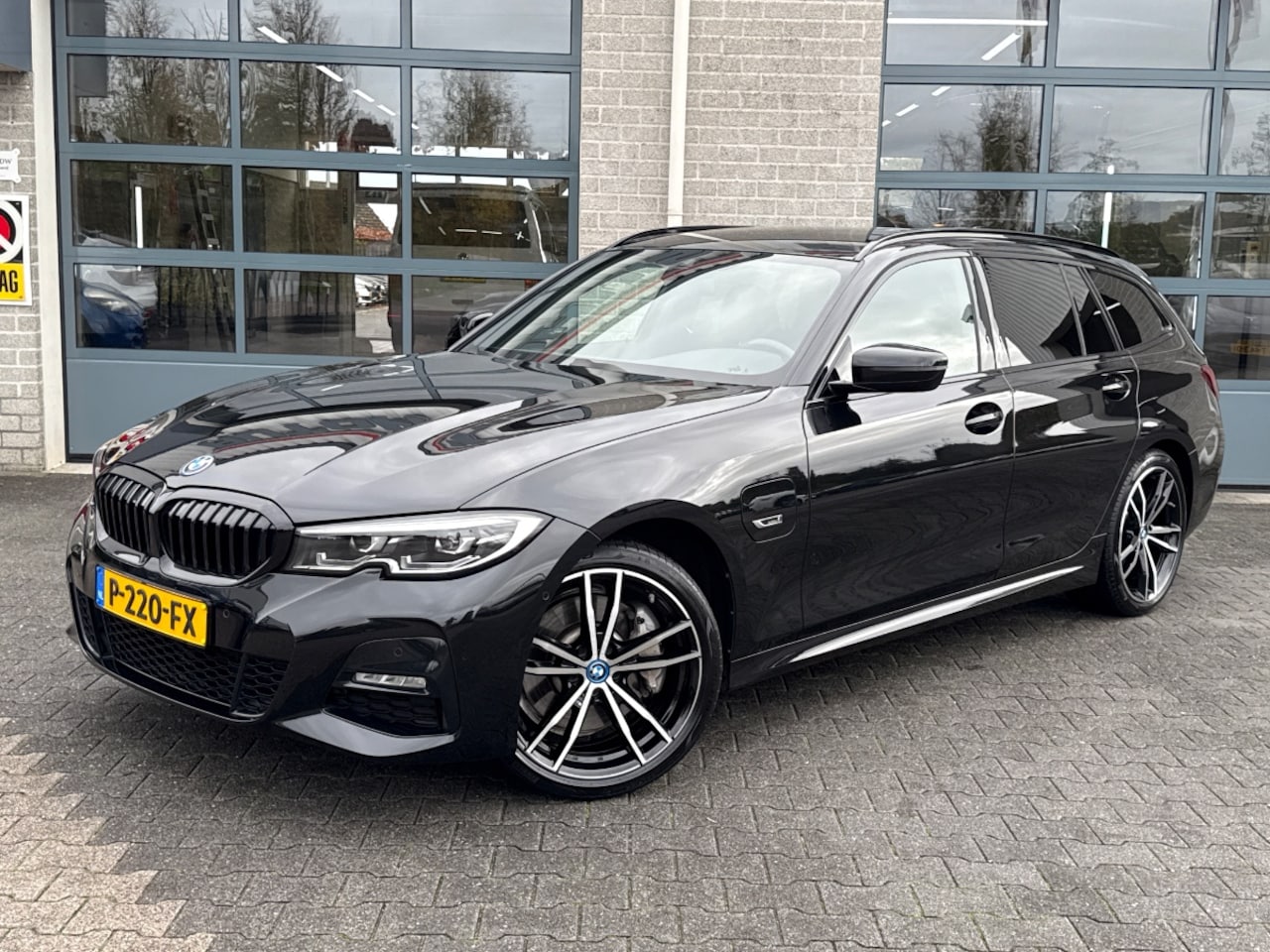 BMW 3-serie Touring - 330e M-PAKKET Business Edition Plus - AutoWereld.nl