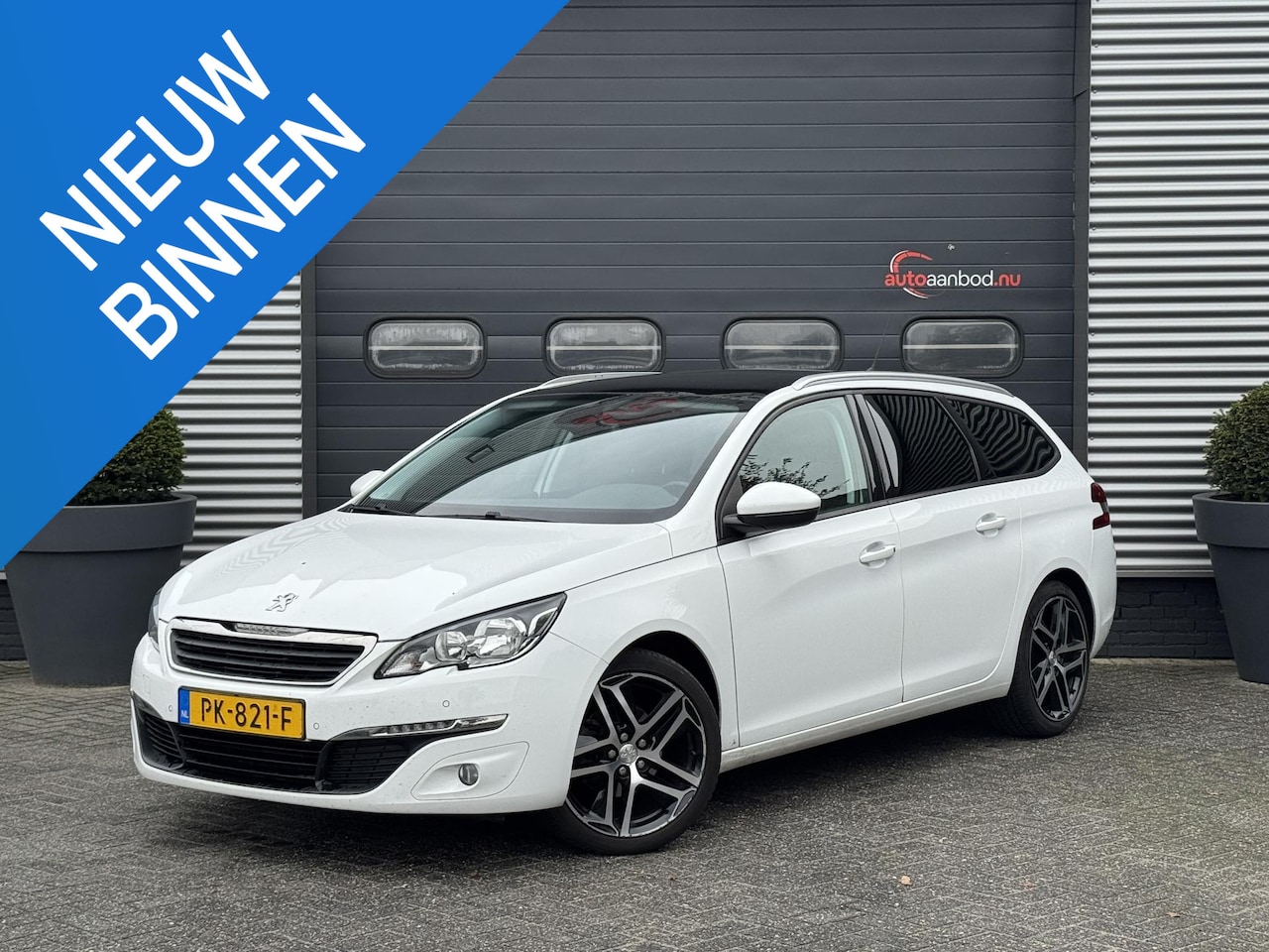 Peugeot 308 SW - 1.2 PureTech Blue Lion | Panoramadak | Navigatie | 18 Inch Lichtmetalen Velgen | DAB | Pri - AutoWereld.nl