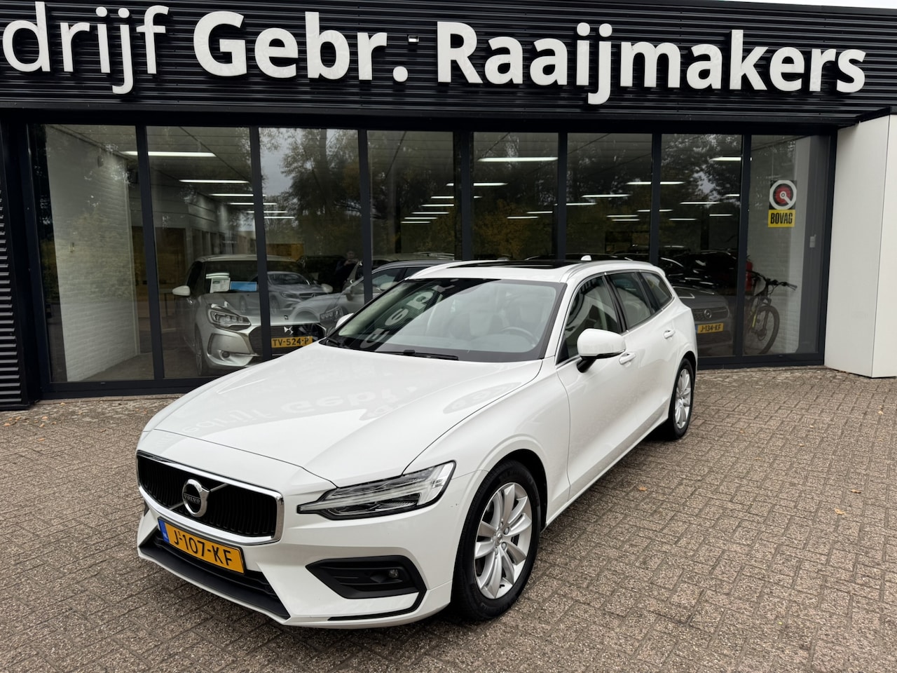 Volvo V60 - 2.0 B4 Business Pro*Panoramadak*LED*ACC* - AutoWereld.nl