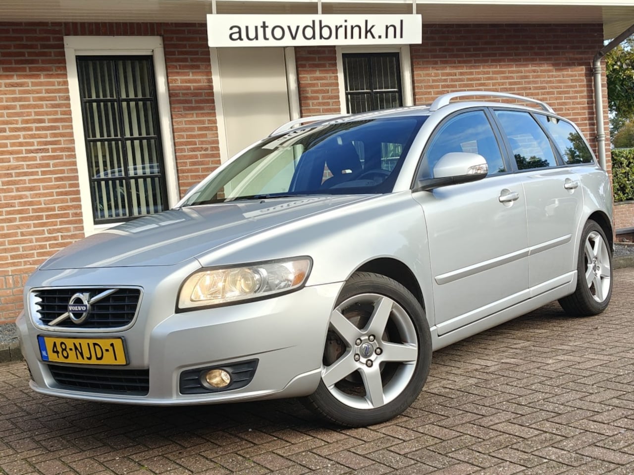 Volvo V50 - 2.0 Sport 2.0 Sport, YOUNGTIMER / TREKHAAK / PDC - AutoWereld.nl
