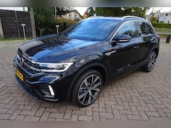 Volkswagen T-Roc - 1.5 TSI R-Line Edition *150pk AUTOMAAT * AIRCO * 19 inch LMV * CARPLAY * Kamera *Trekhaak*