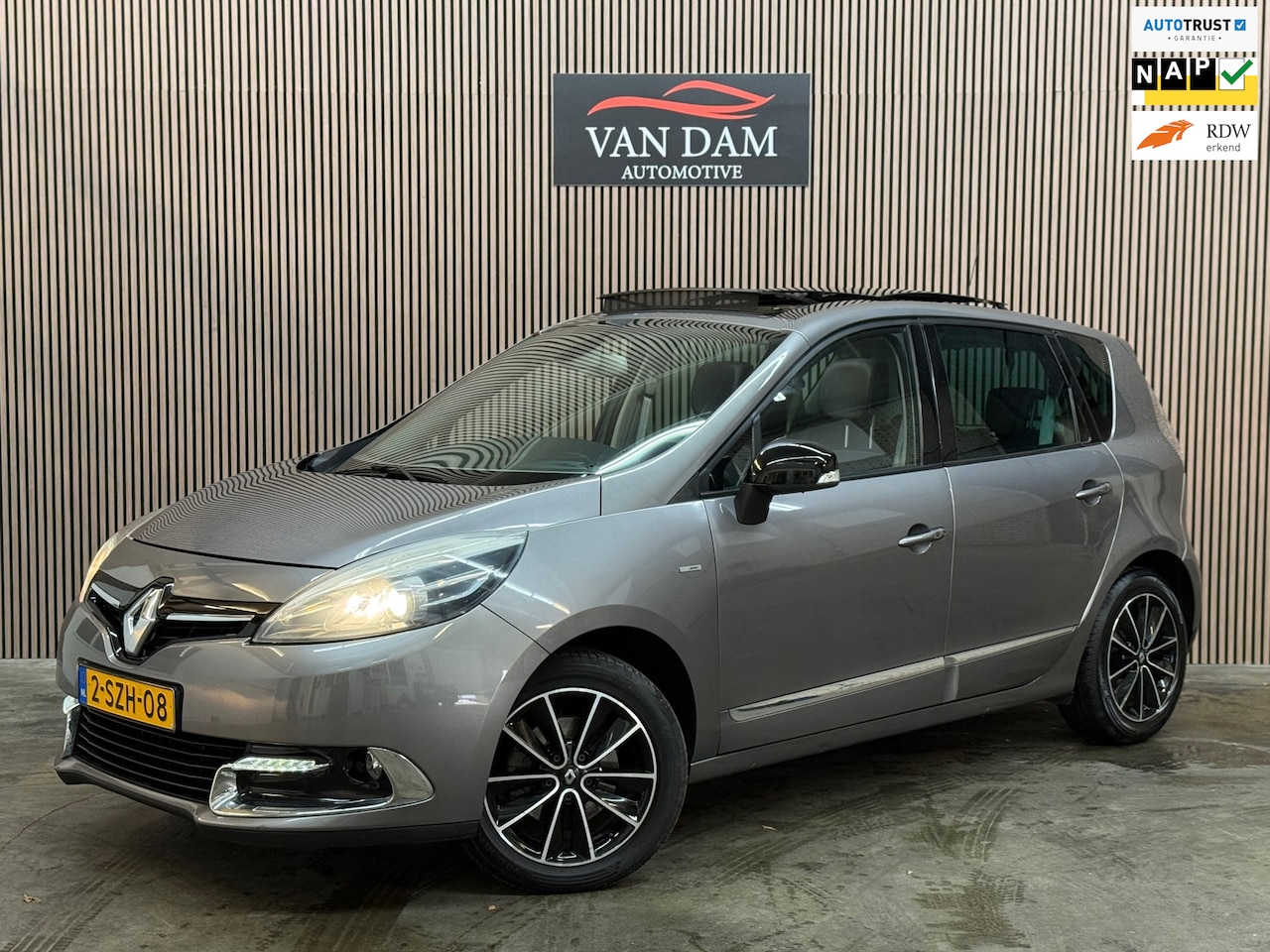 Renault Scénic - 1.2 TCe Bose 2014 NAP PANO NAVI CRUISE TREKHAAK - AutoWereld.nl