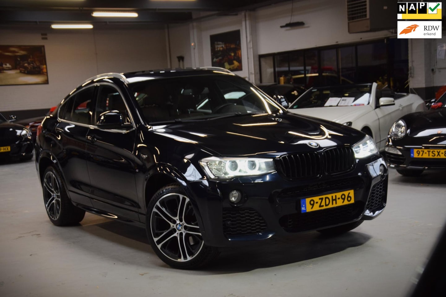 BMW X4 - XDrive20i High Executive M-Pakket|Navi|Leder|Schuif/kantel-dak|Dealer onderhouden - AutoWereld.nl