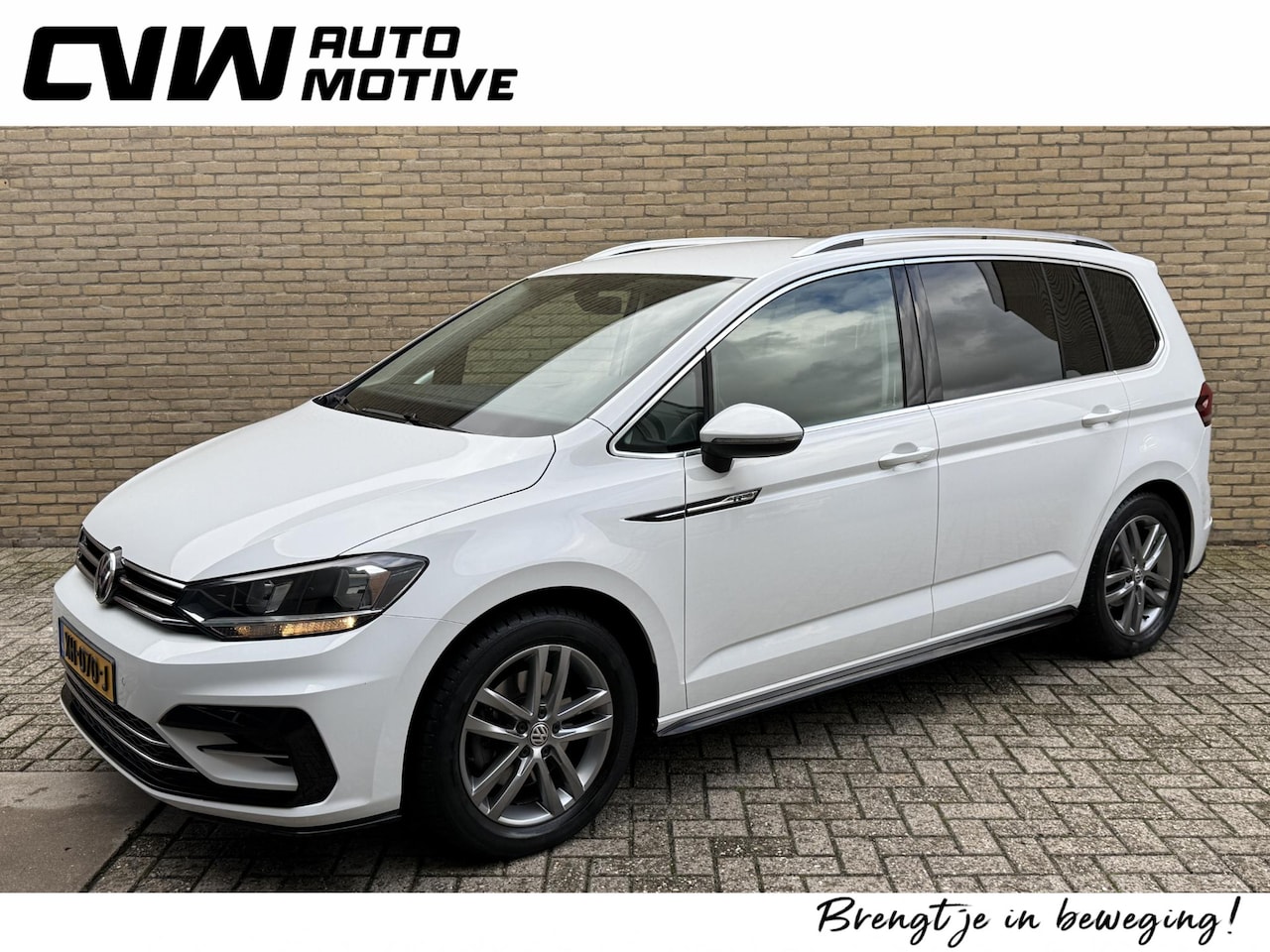 Volkswagen Touran - 1.2 TSI 110pk Highline Business R-line 7-persoons | Trekhaak | Navigatie | Camera | Elektr - AutoWereld.nl