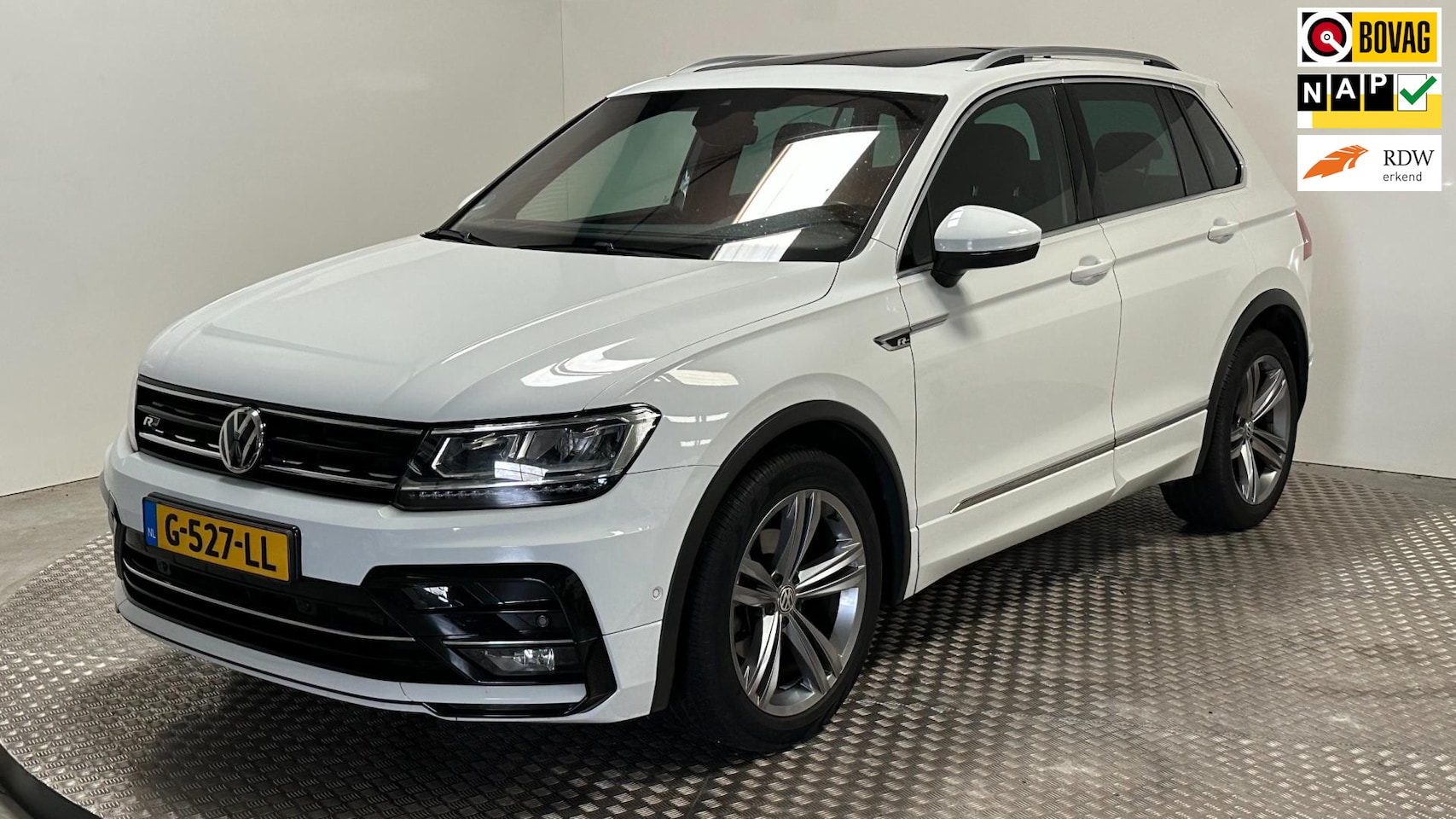 Volkswagen Tiguan - 1.5 TSI R-Line benzine navigatie trekhaak panoramadak led cruisecontrole parkeersensoren - AutoWereld.nl