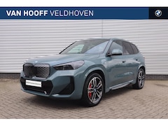 BMW iX1 - eDrive20 High Executive M Sport / Panoramadak / Trekhaak / Adaptieve LED / Comfort Access