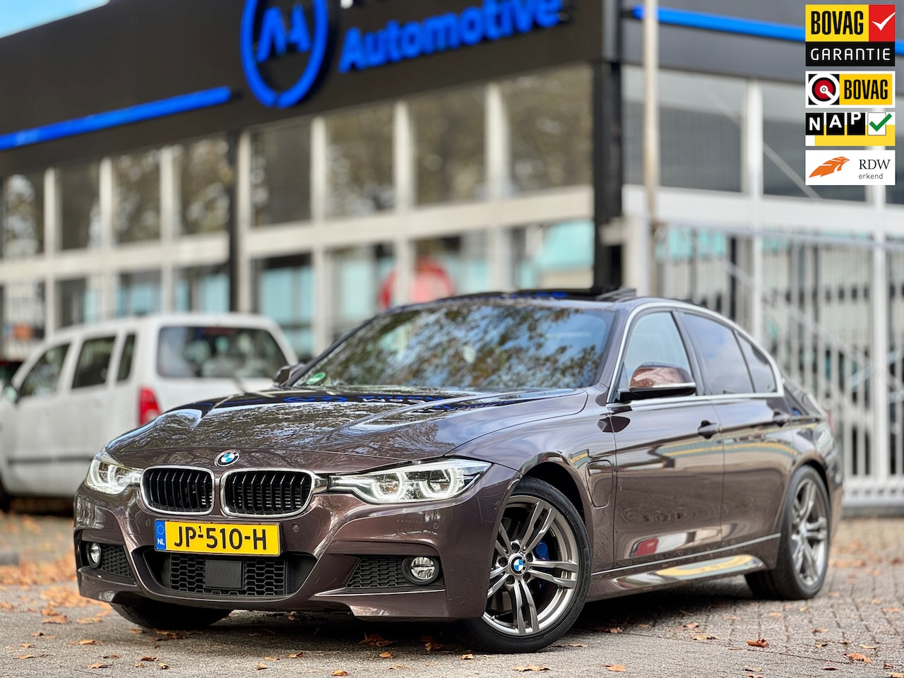 BMW 3-serie - 330e Harman/kardon Adaptive Navi Dak Leder Cognac Automaat M-Pakket Camera Adaptive lights - AutoWereld.nl