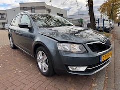 Skoda Octavia Combi - 1.6 TDI Greenline Businessline 7persoons Airco/ECC, Navigatie Lichte Schade