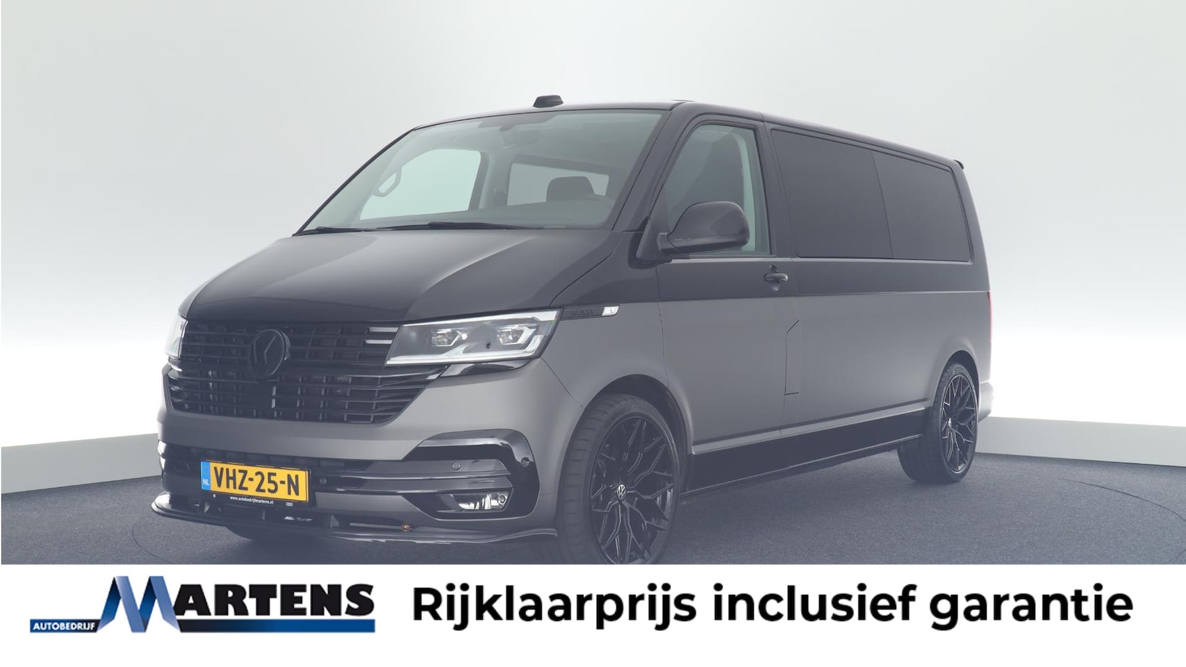Volkswagen Transporter - 2.0 TDI 199pk DSG Bulli L2H1 Trekhaak Camera Virtual Cockpit Led Sidebars Navigatie - AutoWereld.nl