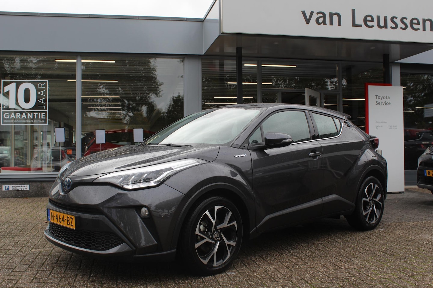 Toyota C-HR - 1.8 Hybrid DYNAMIC LED KEYLESS CLIMA APPLE/ANDROID - AutoWereld.nl