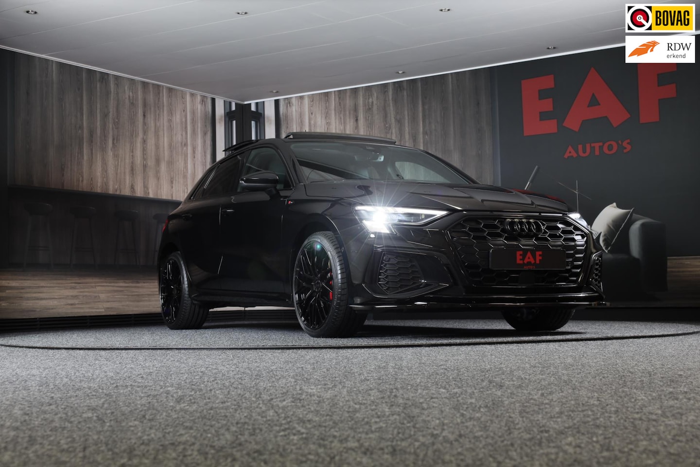 Audi A3 Sportback - 45 TFSI e RS3 Look / 245 PK / RS Zetels / B & O / Leder / Lane Assist / Open Pano / Matrix - AutoWereld.nl