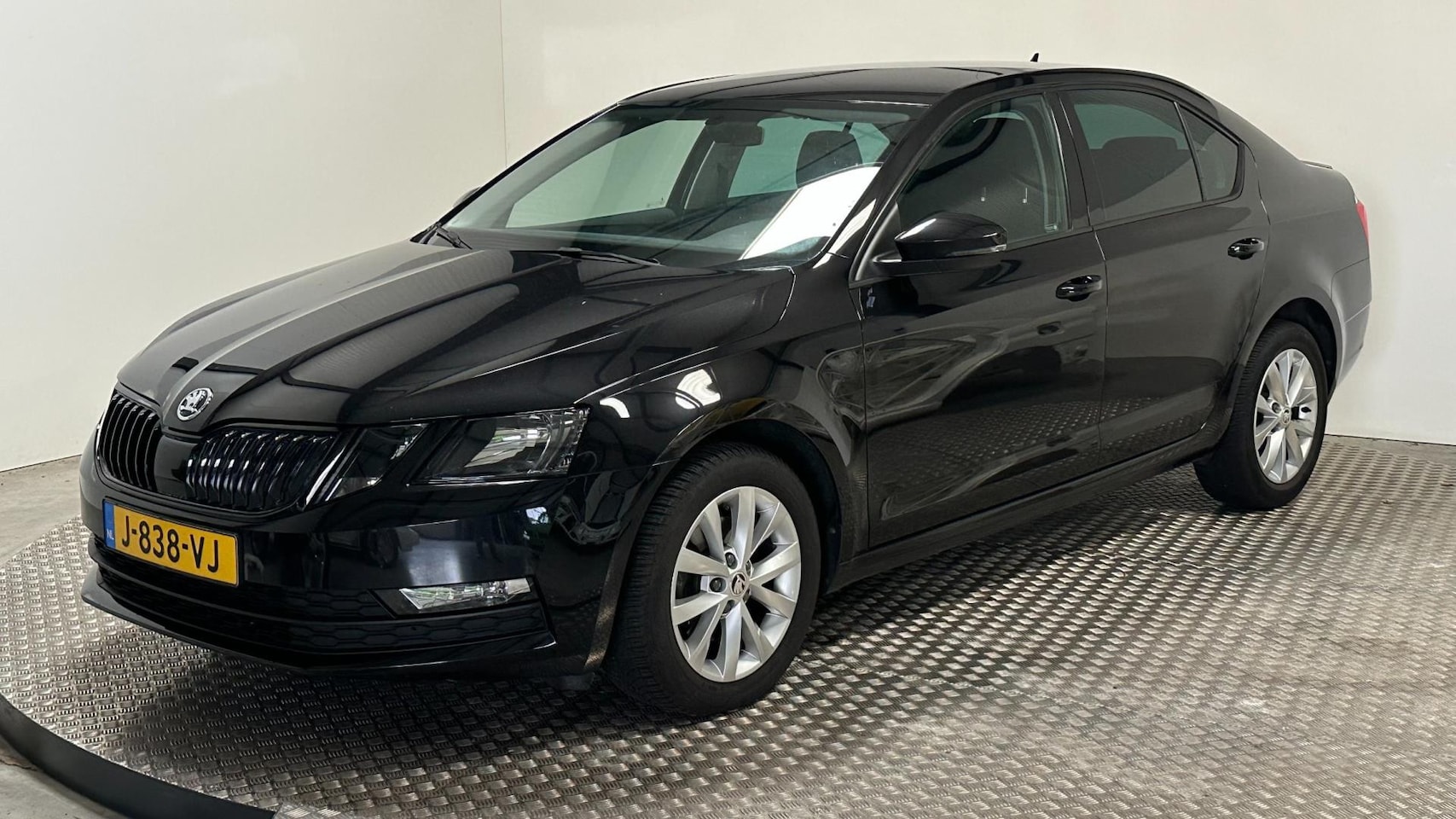 Skoda Octavia - 1.5 TSI Greentech Business Edition benzine automaat navigatie carplay android stoelverwarm - AutoWereld.nl