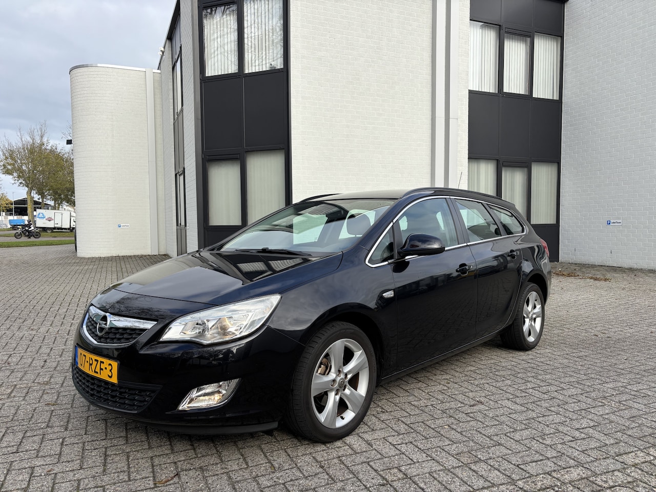 Opel Astra Sports Tourer - 1.4-16V Edition Eco-Flex 101 PK. Mooie en zeer goed onderhouden auto !!! Slechts 118.000 K - AutoWereld.nl