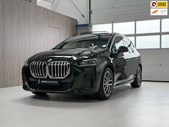 BMW 2-serie Active Tourer - 223i M Sport - TREKHAAK - SCHUIFDAK - M PAKKET - LEDER/ALCANTARA - 360 CAMERA - 18'' VELGE