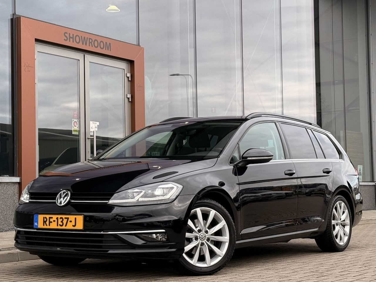 Volkswagen Golf Variant - 1.4 TSI Highline | Led | ACC | Massage | Stoelverwarming | Afn Trekhaak | Achtruitrijcamer - AutoWereld.nl