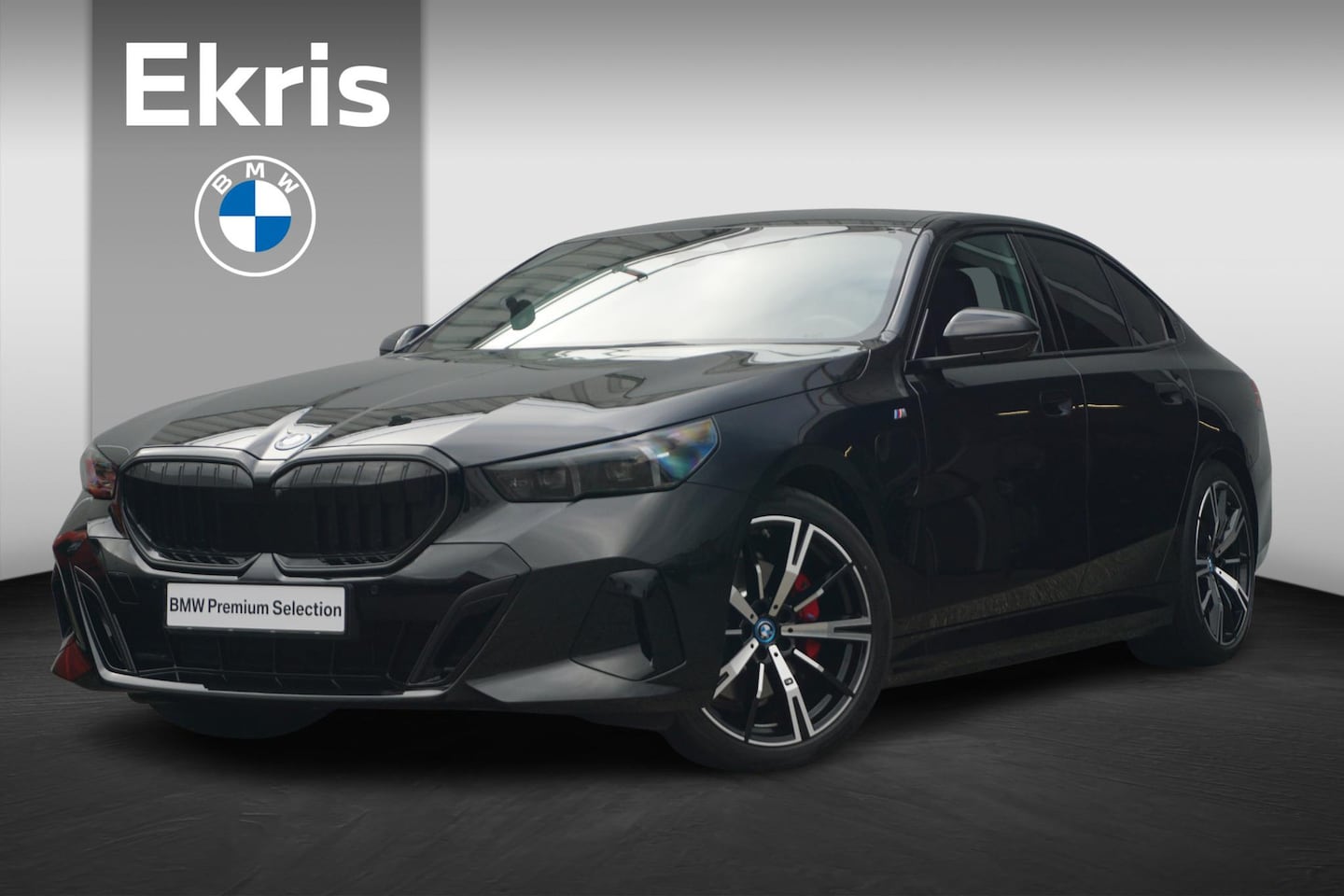 BMW 5-serie - 530e M Sport Pro | Comfortstoelen Elektrisch met geheugen / Panoramadak / Head-up / Rondom - AutoWereld.nl