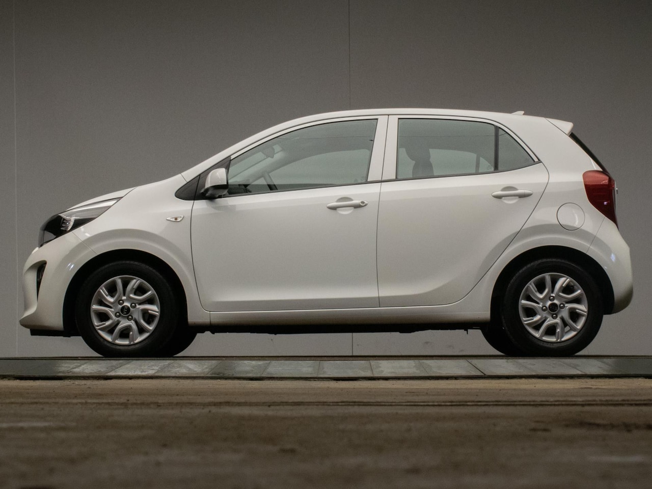 Kia Picanto - 1.0 CVVT ComfortPlusLine Navigator Sport (APPLE CARPLAY.NAVI,CAMERA,LED,SPORTSTOELEN,AIRCO - AutoWereld.nl