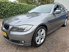 BMW 3-serie Touring - 318I CLIMAT/CRUISE/NAVI/PDC.A/TREKAAHK/CARPLAY 143PK