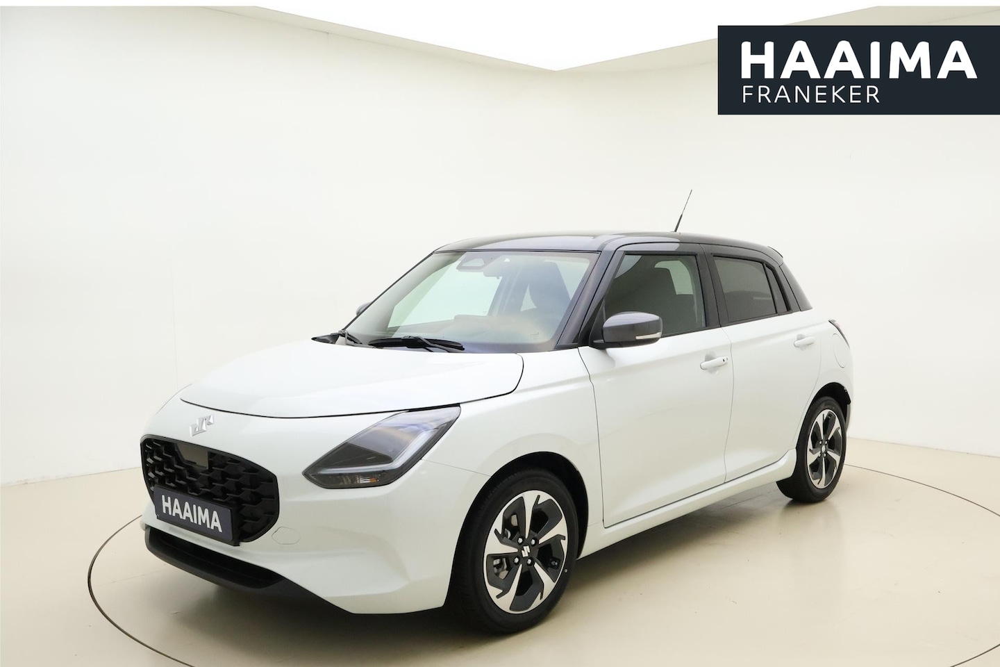 Suzuki Swift - 1.2 Style Smart Hybrid 90pk | Automaat | Navigatie | Climate Control | Camera | Keyless En - AutoWereld.nl