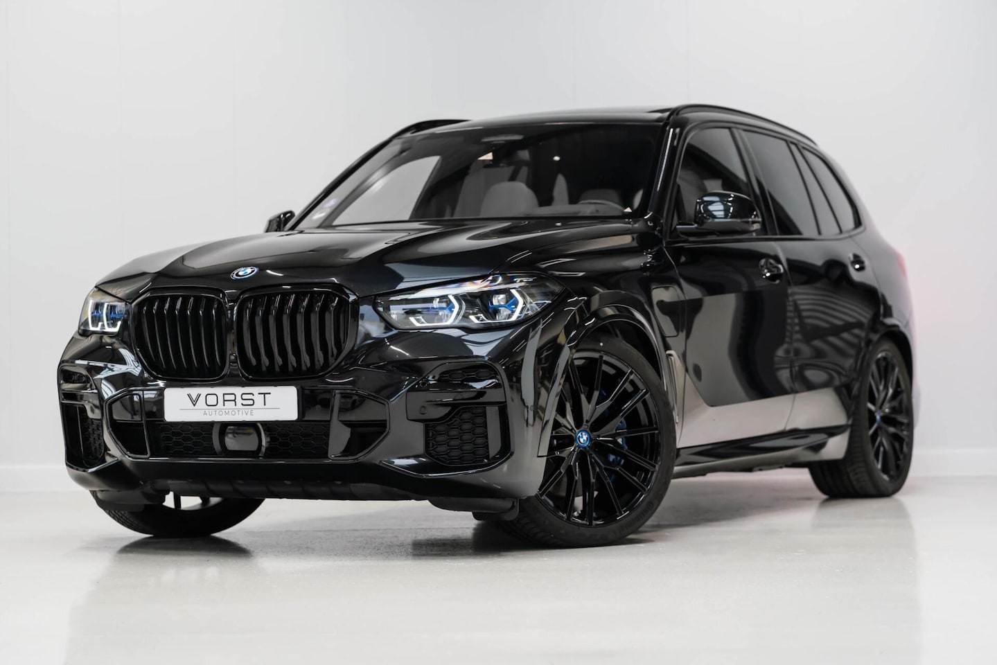 BMW X5 - xDrive45e Laser M Pakket Pano HUD Luchtvering B&W - AutoWereld.nl