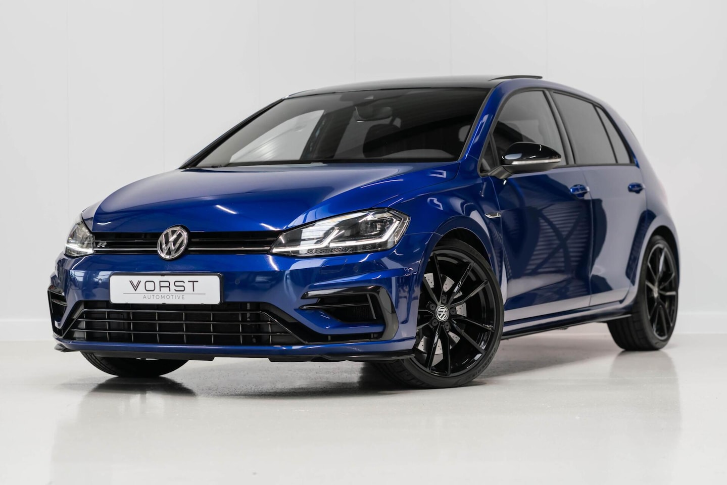 Volkswagen Golf - 2.0 TSI 4Motion R Akrapovic Pano Dsg - AutoWereld.nl