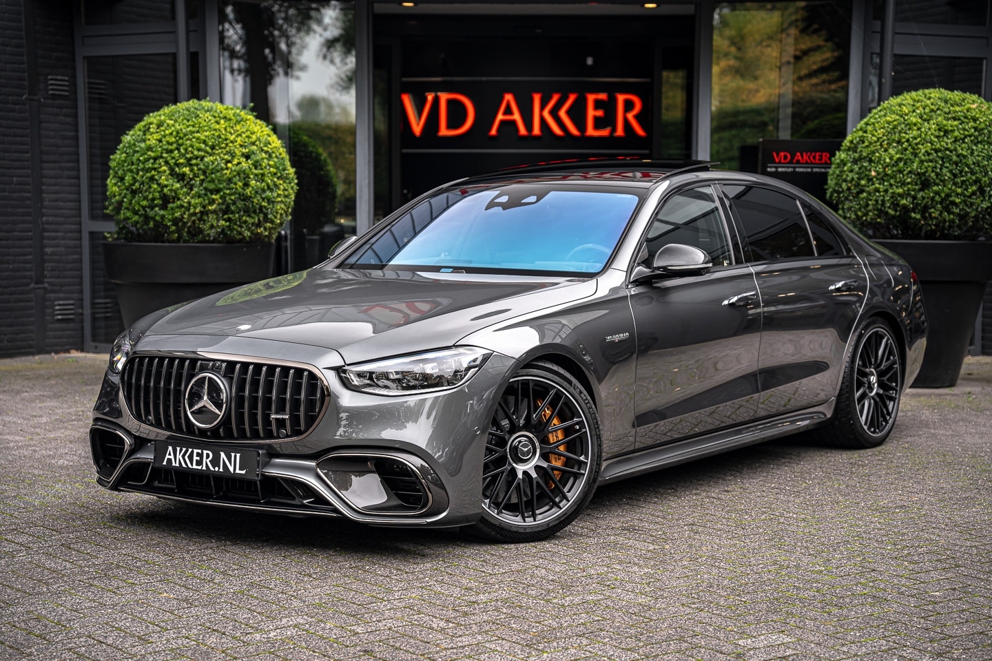 Mercedes-Benz S-klasse - S63 AMG E Performance LANG 802 PK | Np. 299k | Keram. Remschijven - AutoWereld.nl