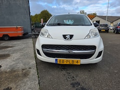 Peugeot 107 - 1.0-12V Millesim 200