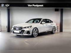 BMW 5-serie - Sedan 520i | M Sport Pro | Glazen Panoramadak | Stoelventilatie | Harman Kardon |