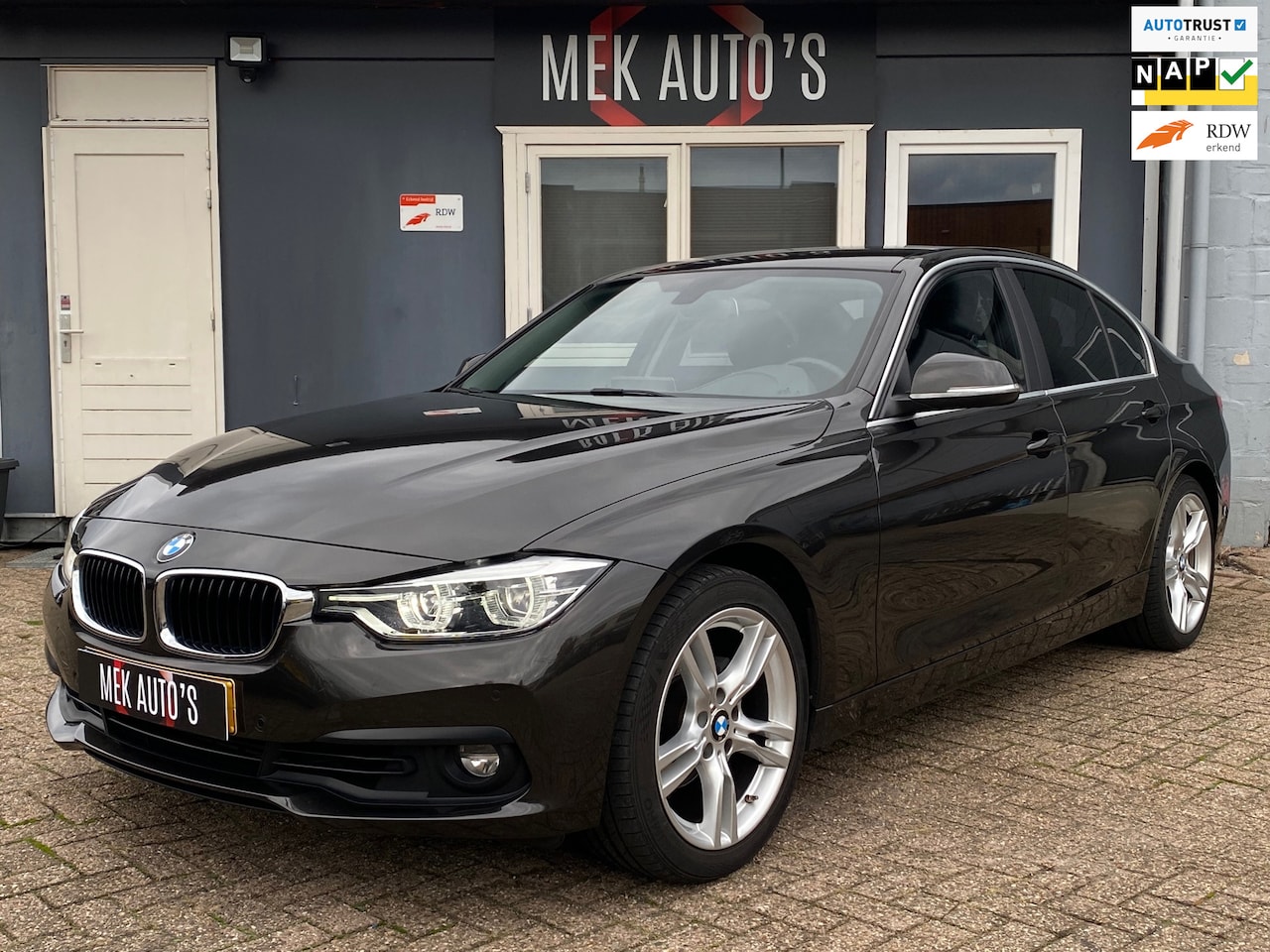 BMW 3-serie - 318i Essential|Navi|Cruise|Trekhaak|Nap|Topstaat| - AutoWereld.nl