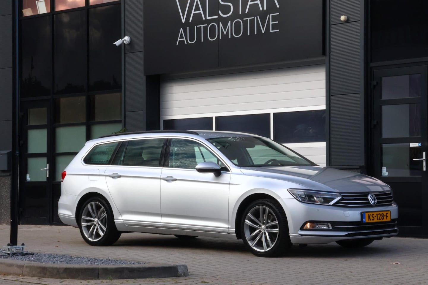 Volkswagen Passat Variant - 1.4 TSI ACT Connected Series Plus | Stoel-stuur verwarming | Trekaak | Ergo-stoelen! - AutoWereld.nl