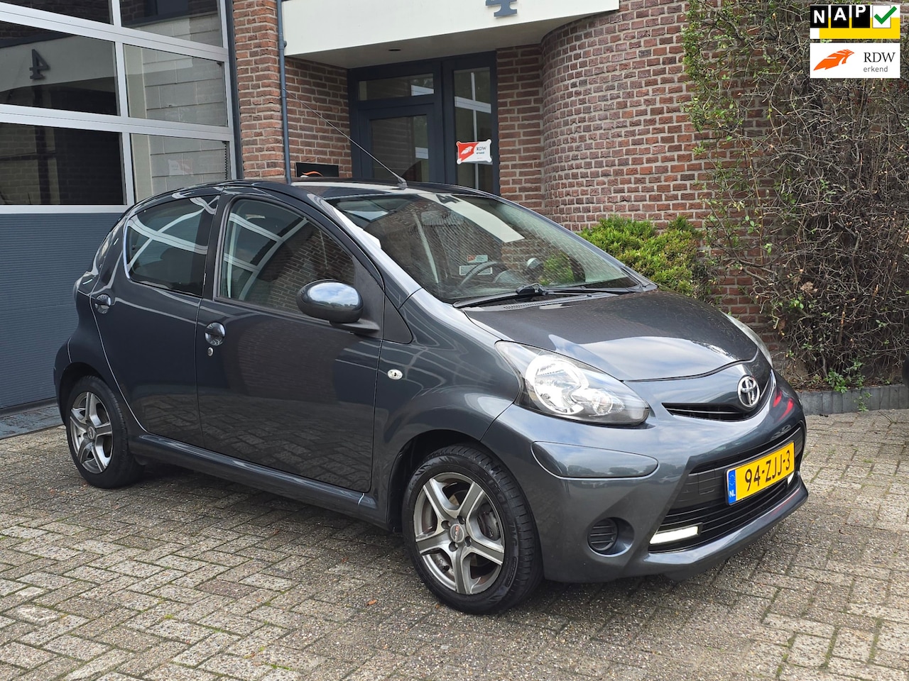 Toyota Aygo - 1.0 VVT-i Aspiration 5DR |Airco |Nap |Apk - AutoWereld.nl