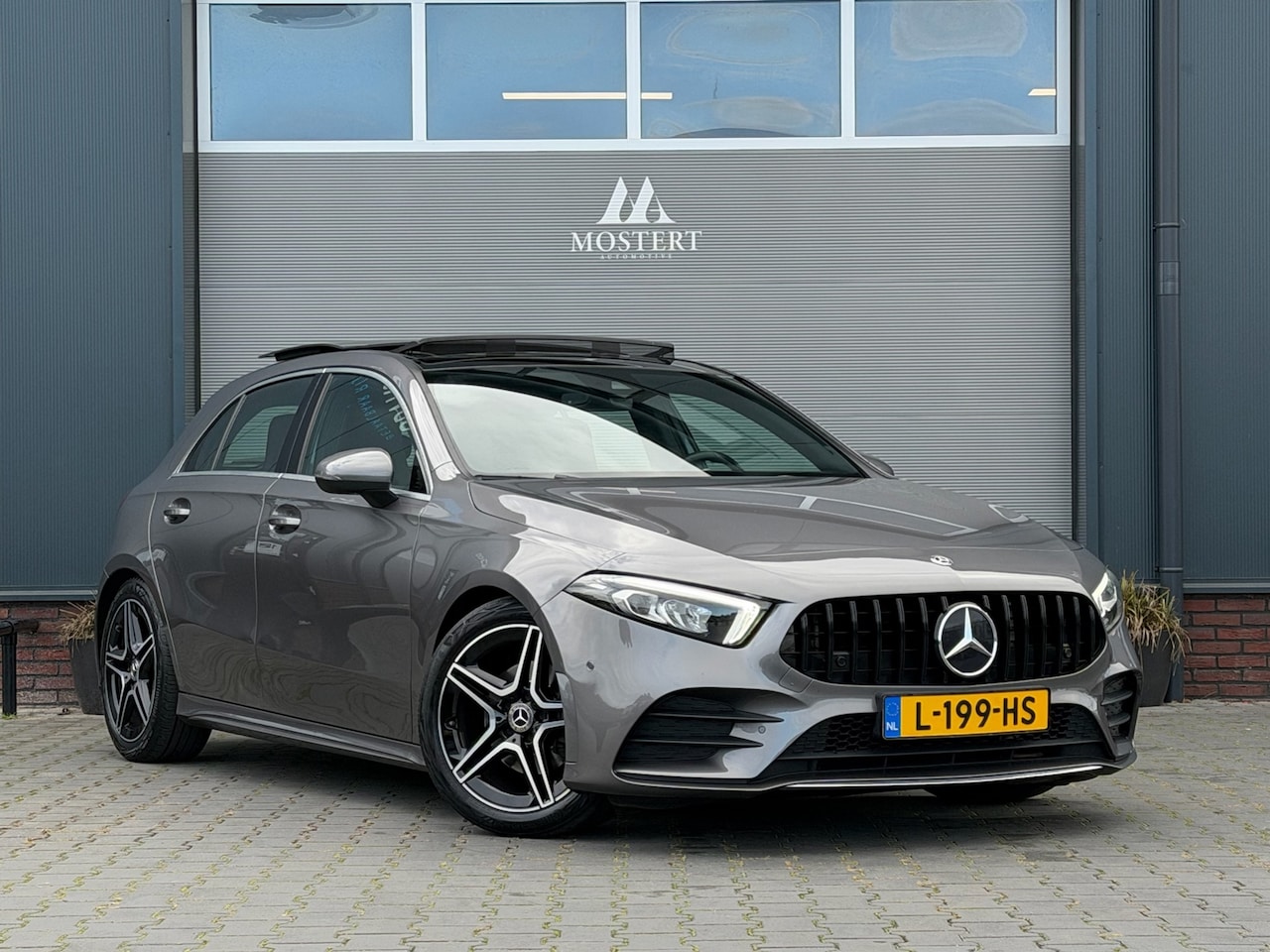 Mercedes-Benz A-klasse - 180/136pk Business Solution AMG|2020|Automaat|Pano dak|Stoelverw.|Navi|PDC|18" LMV - AutoWereld.nl