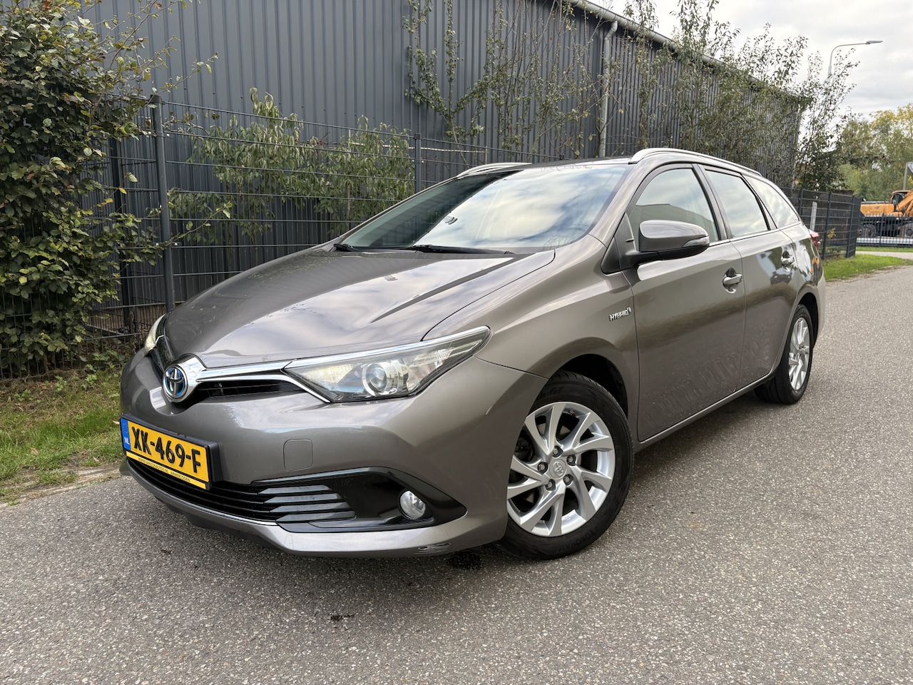 Toyota Auris Touring Sports - 1.8 Hybrid Dynamic / AUTOMAAT / NAVI / CRUISE - AutoWereld.nl